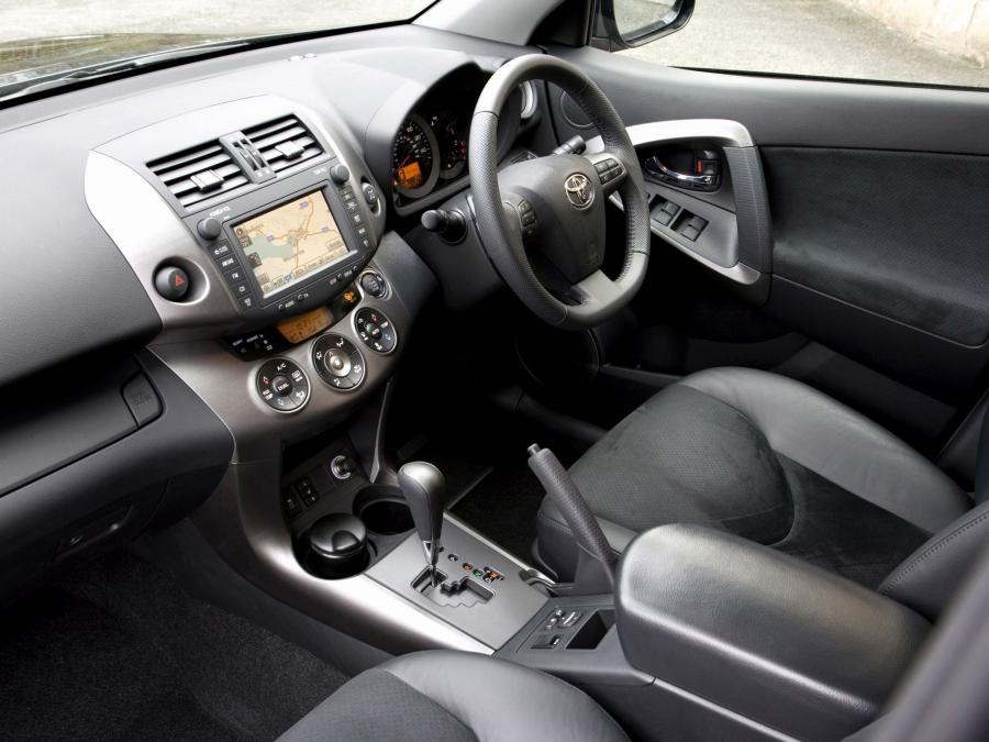  Toyota RAV4 2010 года  (UK) (фото 8 из 27)